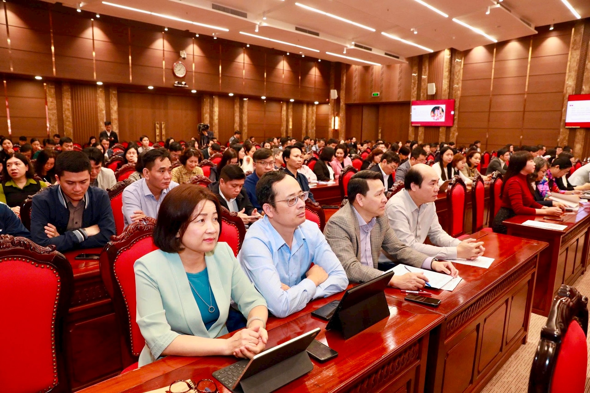 Khẳng định vai trò tiên phong, gương mẫu của Hà Nội trong cụ thể hóa, đưa ngay các chủ trương của Trung ương vào thực tiễn- Ảnh 4.