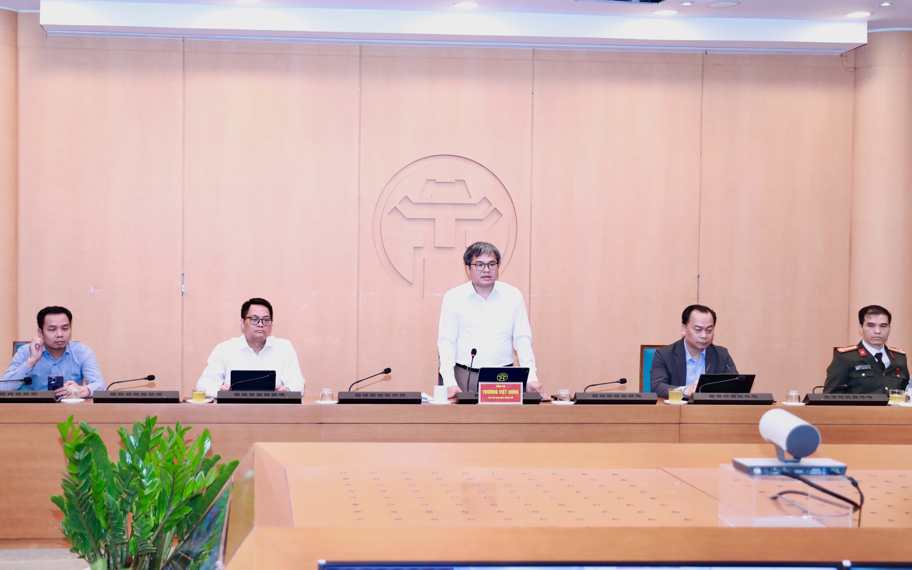 Phó Chủ tịch UBND thành phố Hà Nội Trương Việt Dũng chủ trì tại điểm cầu thành phố Hà Nội