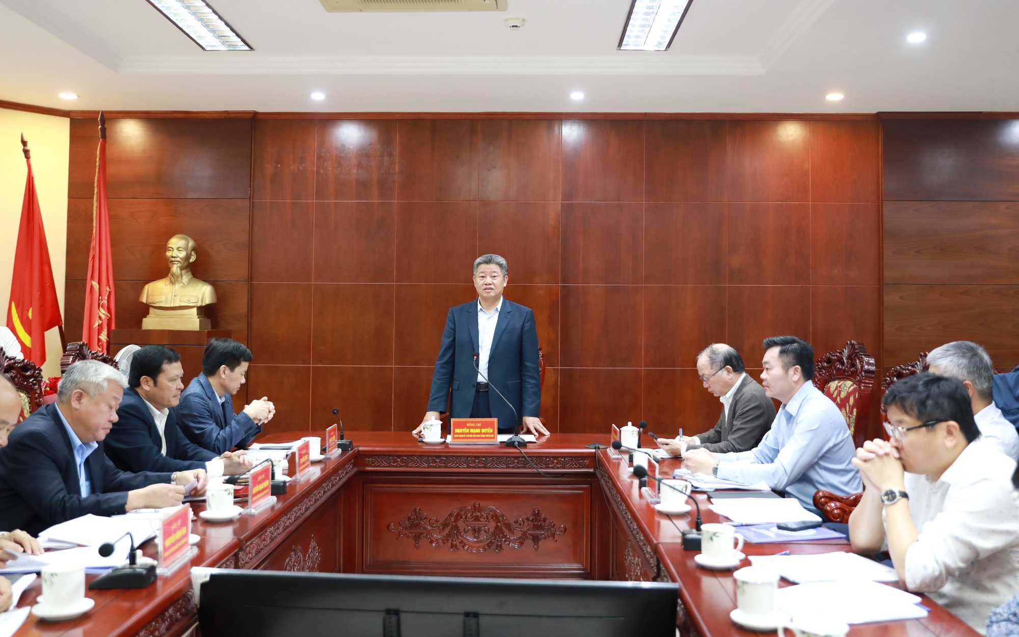 Phó Chủ tịch UBND Thành phố Nguyễn Mạnh Quyền chủ trì buổi làm việc