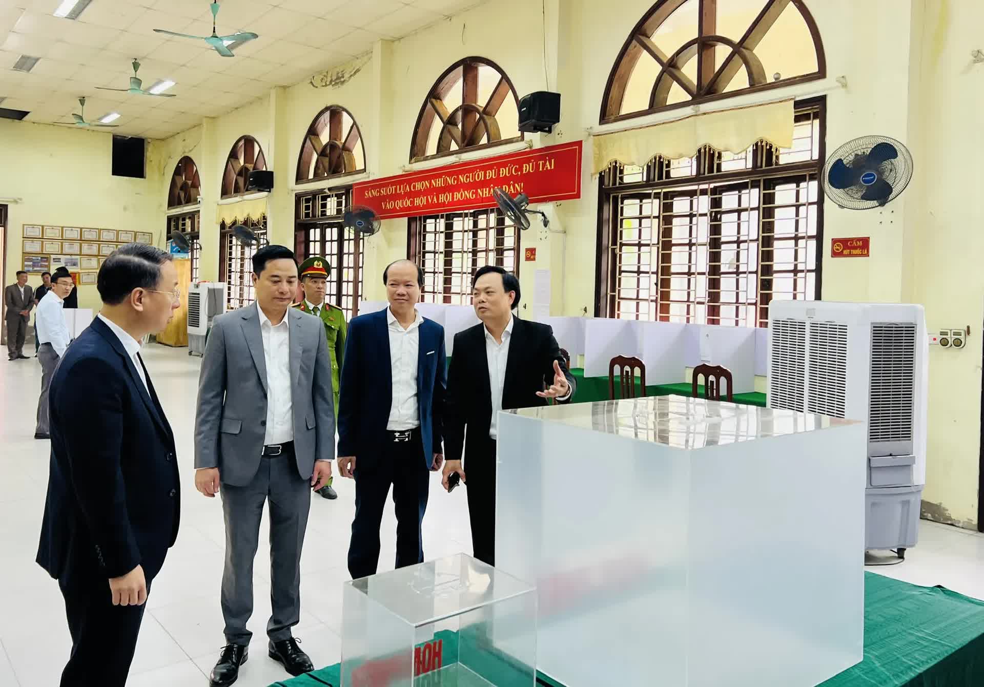 Xã Tam Hưng triển khai công tác bầu cử bảo đảm tiến độ, đúng luật- Ảnh 3.