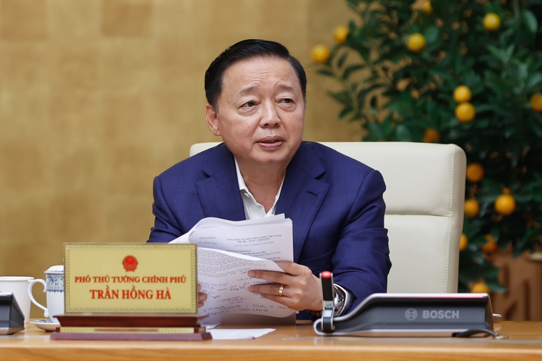 Thủ tướng Phạm Minh Chính: Xây dựng luật phải phân cấp, phân quyền tối đa, cắt giảm mọi thủ tục rườm rà- Ảnh 4.