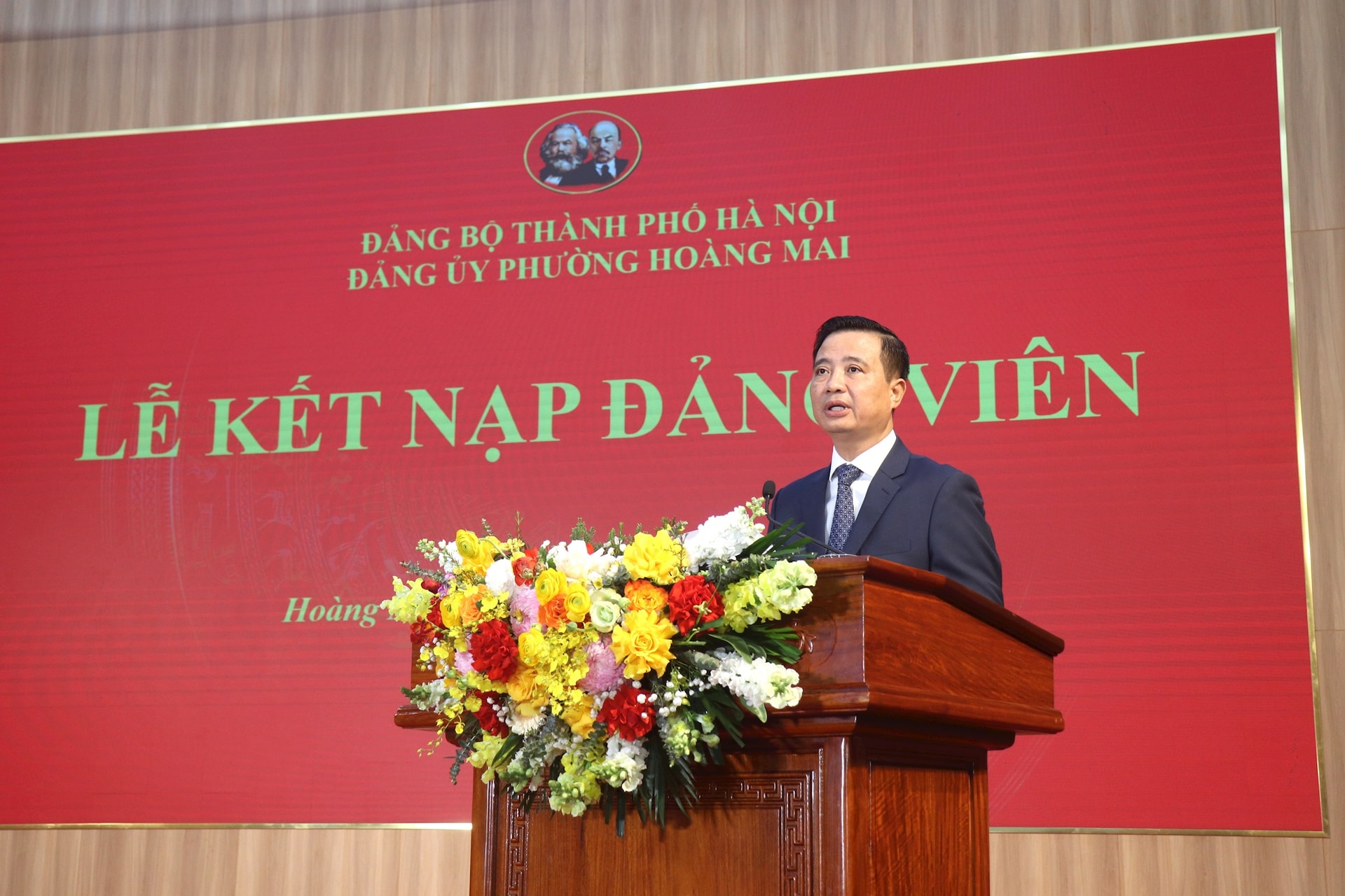 Phường Hoàng Mai: Kết nạp đảng 5 tân binh chuẩn bị lên đường nhập ngũ- Ảnh 2.