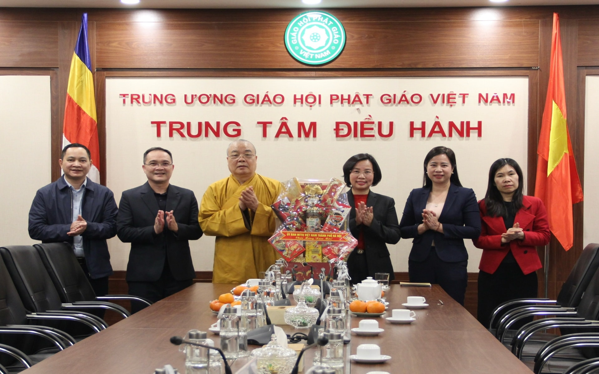 Chủ tịch Ủy ban MTTQ Việt Nam thành phố Hà Nội Bùi Huyền Mai chúc Tết Trung ương Giáo hội Phật giáo Việt Nam.