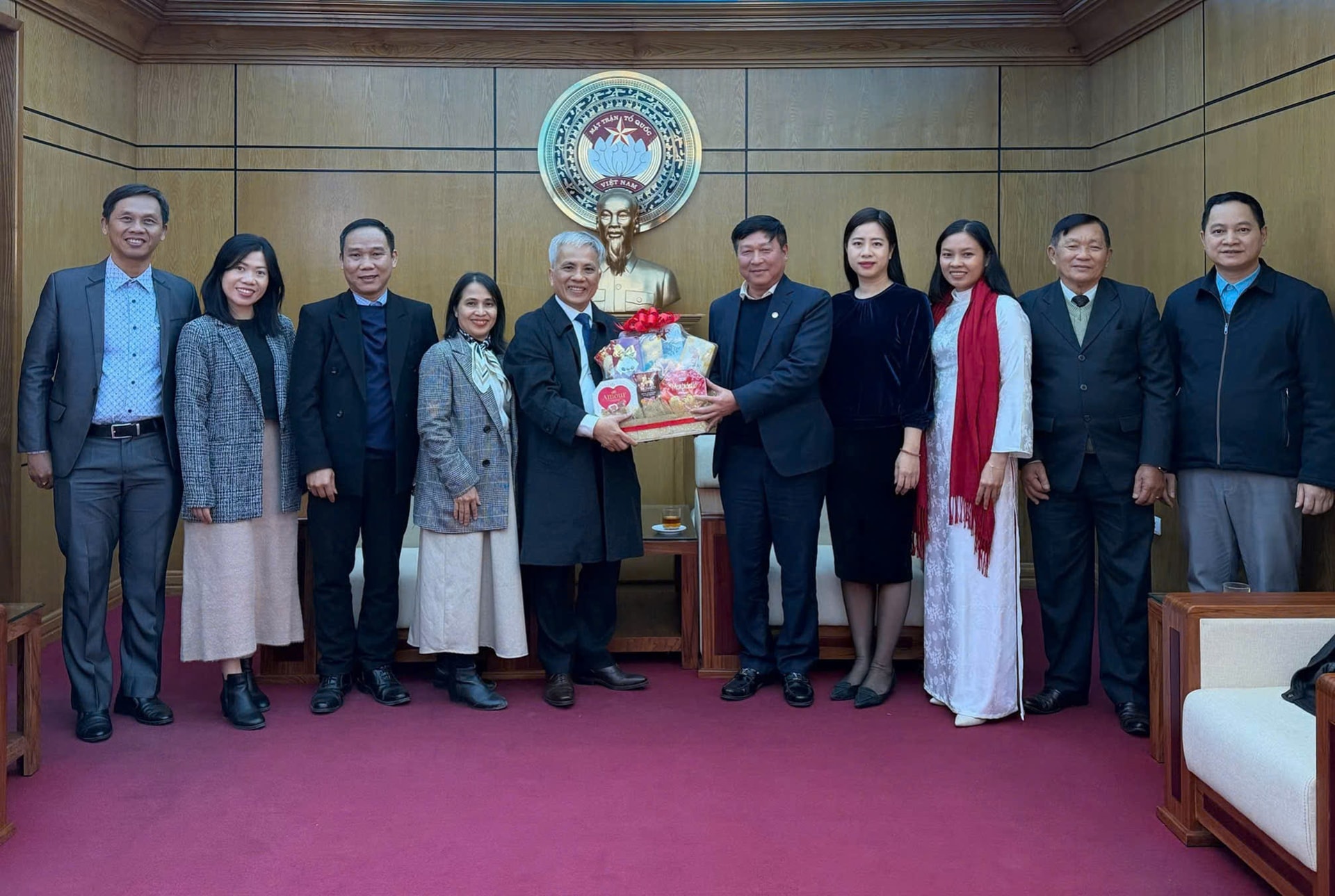 Chủ tịch Ủy ban MTTQ Việt Nam Thành phố Bùi Huyền Mai thăm, chúc Tết các tổ chức tôn giáo- Ảnh 5.
