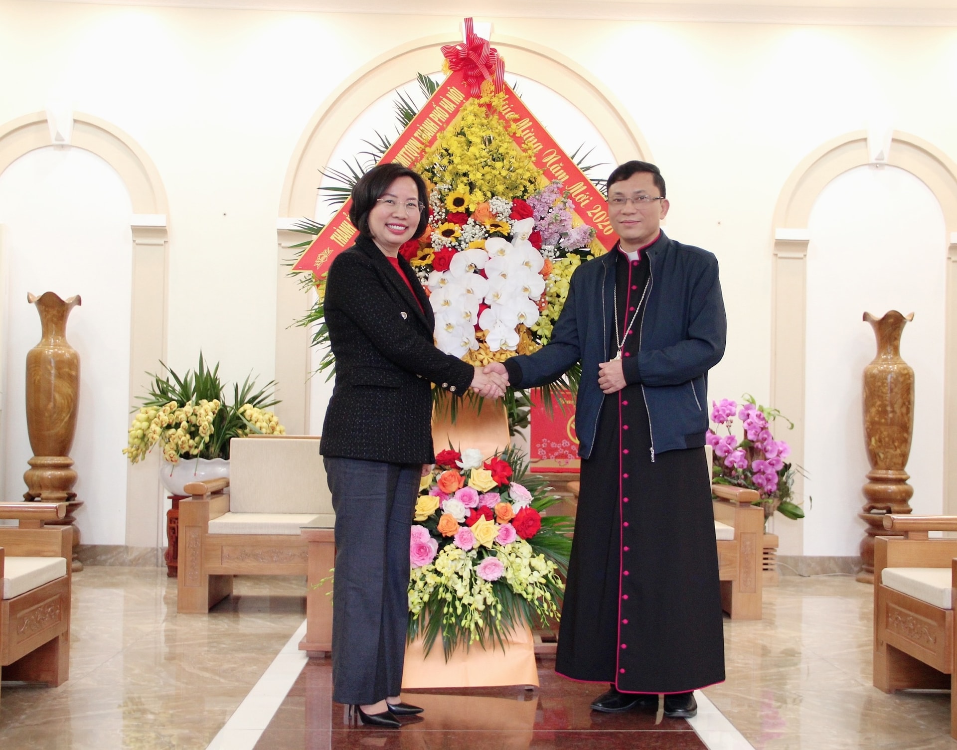 Chủ tịch Ủy ban MTTQ Việt Nam Thành phố Bùi Huyền Mai thăm, chúc Tết các tổ chức tôn giáo- Ảnh 2.