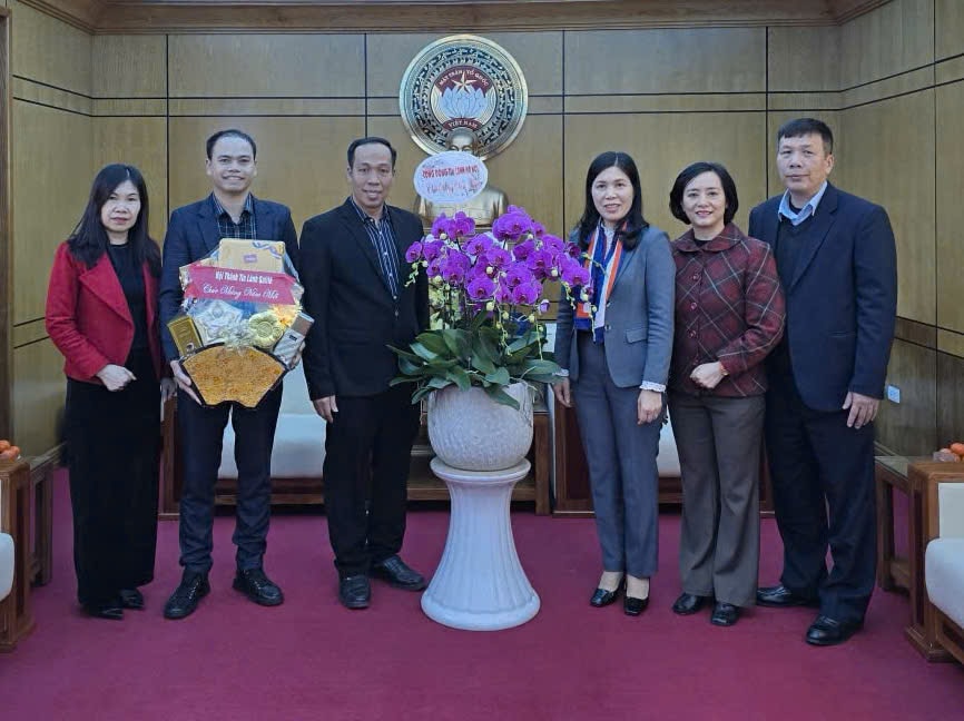 Chủ tịch Ủy ban MTTQ Việt Nam Thành phố Bùi Huyền Mai thăm, chúc Tết các tổ chức tôn giáo- Ảnh 4.