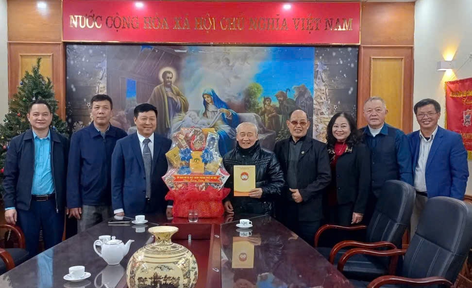 Lãnh đạo Ủy ban MTTQ Việt Nam thành phố Hà Nội thăm, chúc Tết cơ sở tôn giáo- Ảnh 3.