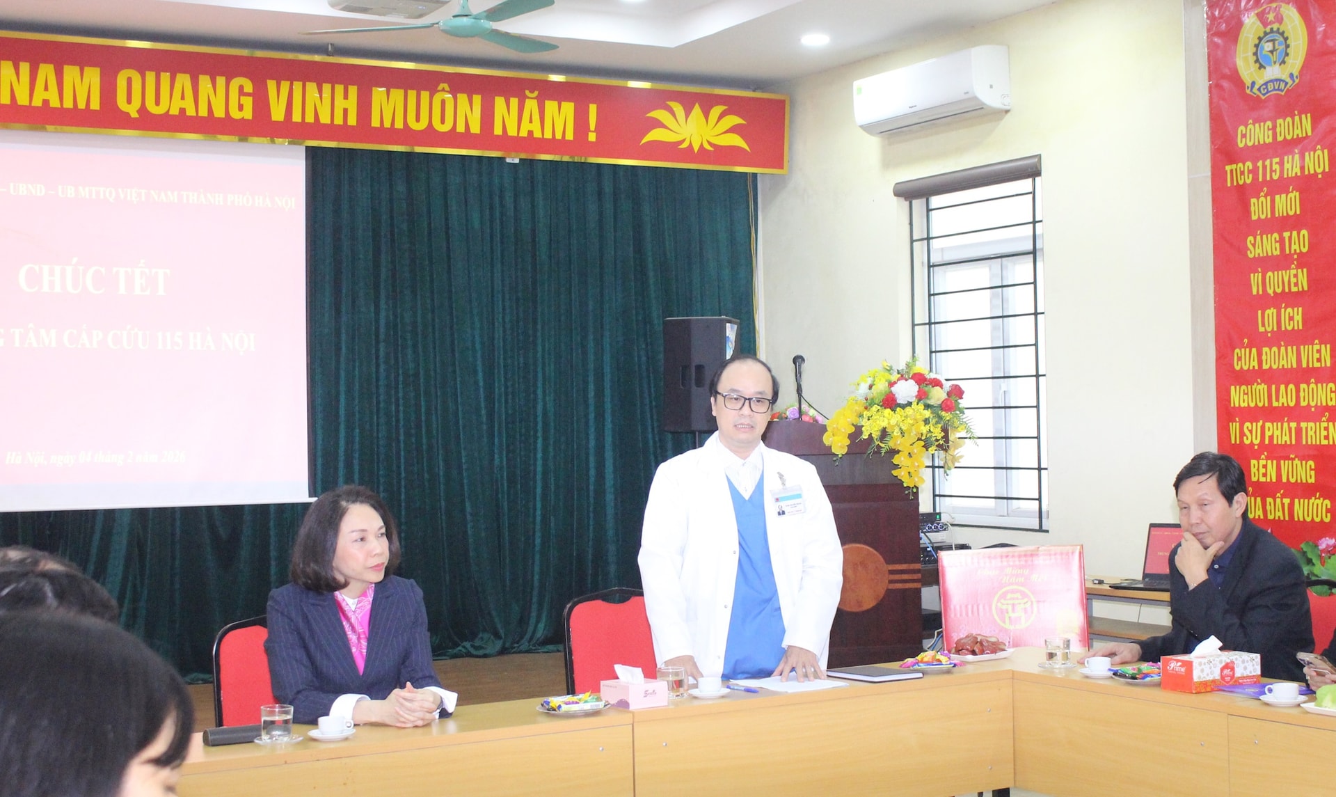 Phó Chủ tịch UBND Thành phố Vũ Thu Hà thăm, chúc Tết cơ sở tôn giáo, một số đơn vị trên địa bàn- Ảnh 5.