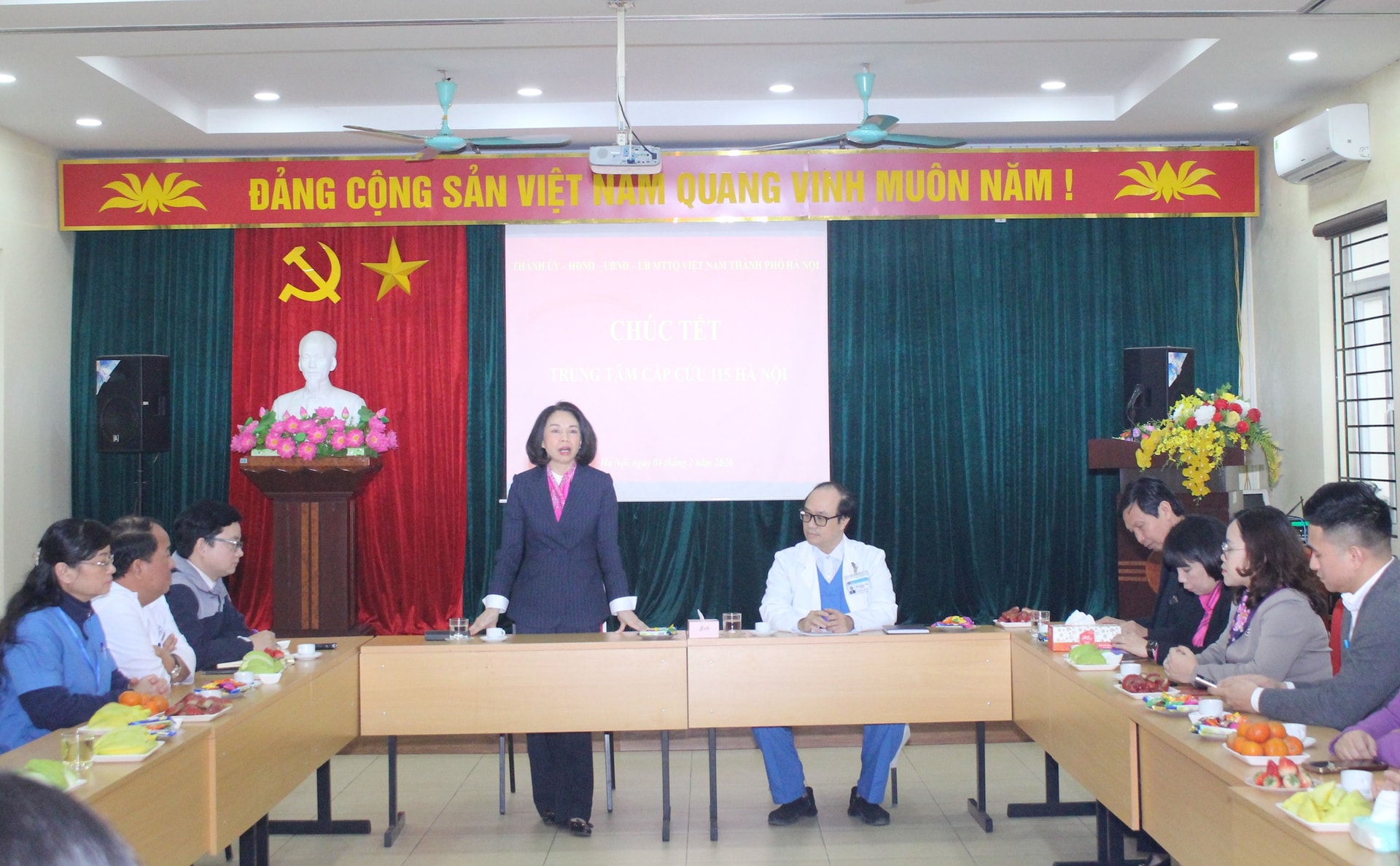 Phó Chủ tịch UBND Thành phố Vũ Thu Hà thăm, chúc Tết cơ sở tôn giáo, một số đơn vị trên địa bàn- Ảnh 6.