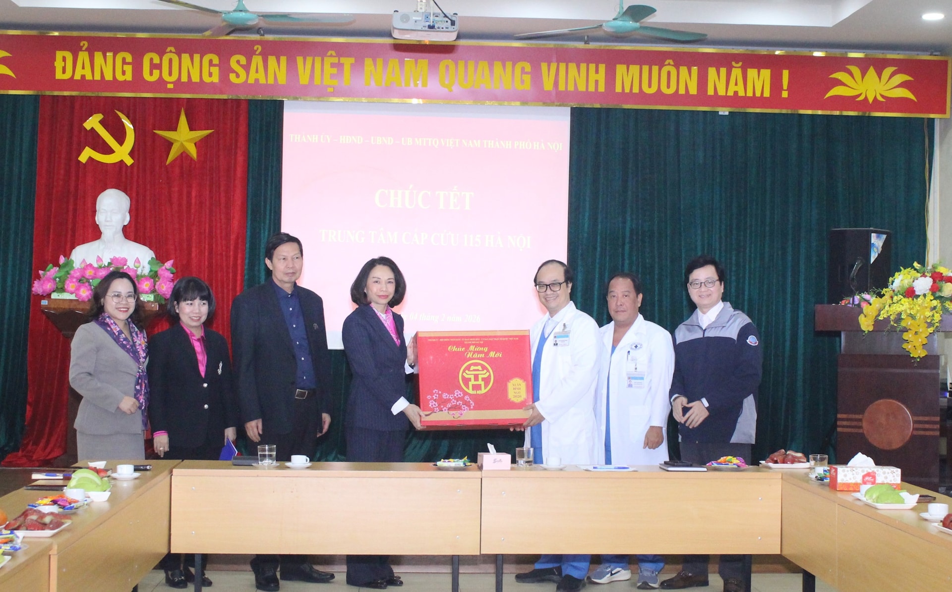 Phó Chủ tịch UBND Thành phố Vũ Thu Hà thăm, chúc Tết cơ sở tôn giáo, một số đơn vị trên địa bàn- Ảnh 7.