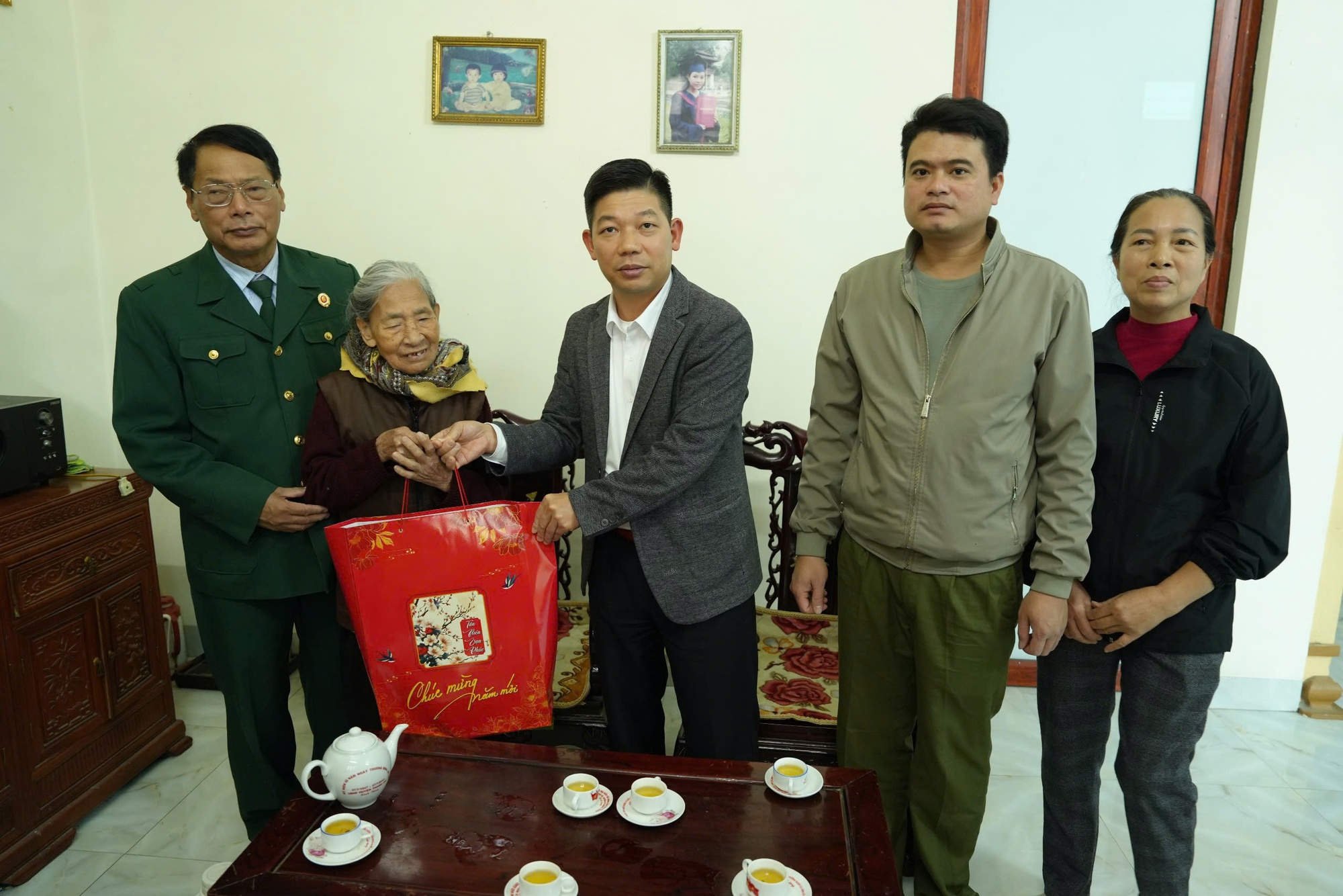 Xã Thanh Oai thăm, tặng quà nhân dịp Tết Nguyên đán Bính Ngọ- Ảnh 16.