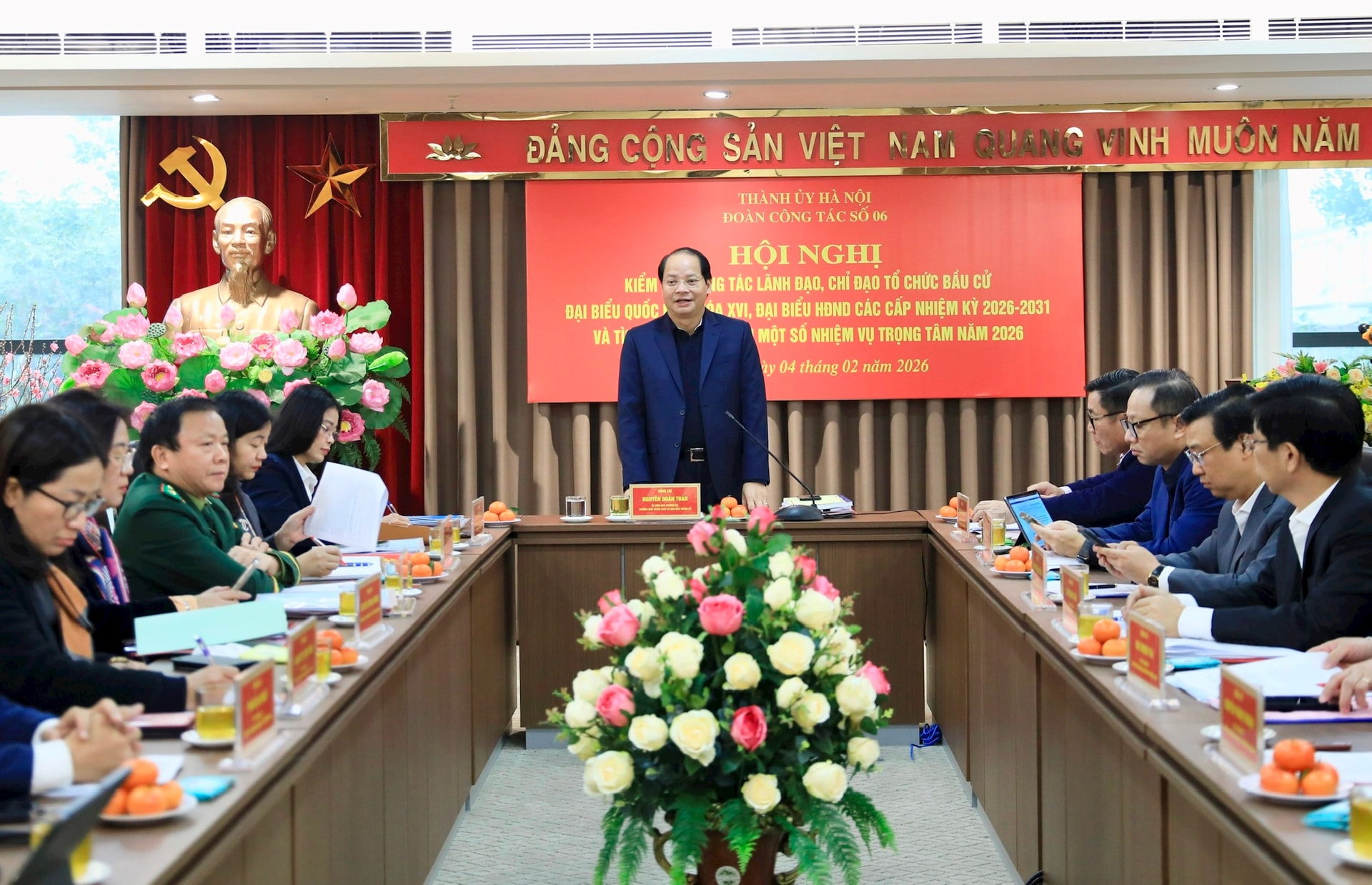 Trưởng ban Tuyên giáo và Dân vận Thành ủy Nguyễn Doãn Toản kiểm tra công tác bầu cử tại các xã, phường- Ảnh 2.