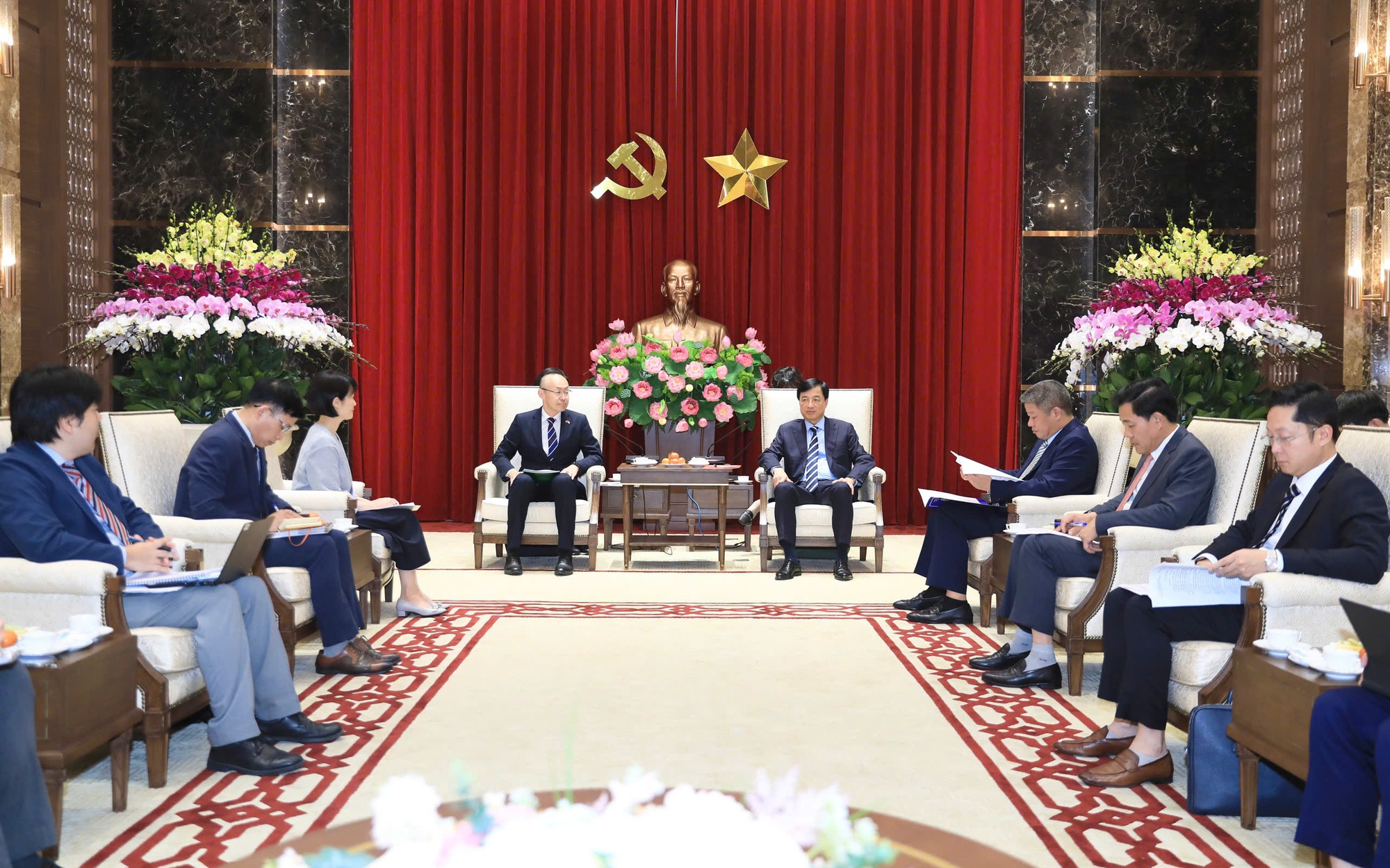 Bí thư Thành ủy Nguyễn Duy Ngọc tiếp, làm việc với Trưởng Đại diện Cơ quan hợp tác quốc tế Nhật Bản (JICA) Kobayashi Yosuke