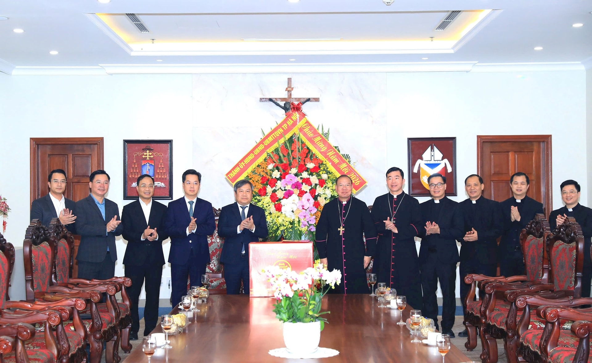 Chủ tịch UBND Thành phố Vũ Đại Thắng thăm, chúc Tết Tòa Tổng Giám mục Hà Nội- Ảnh 2.