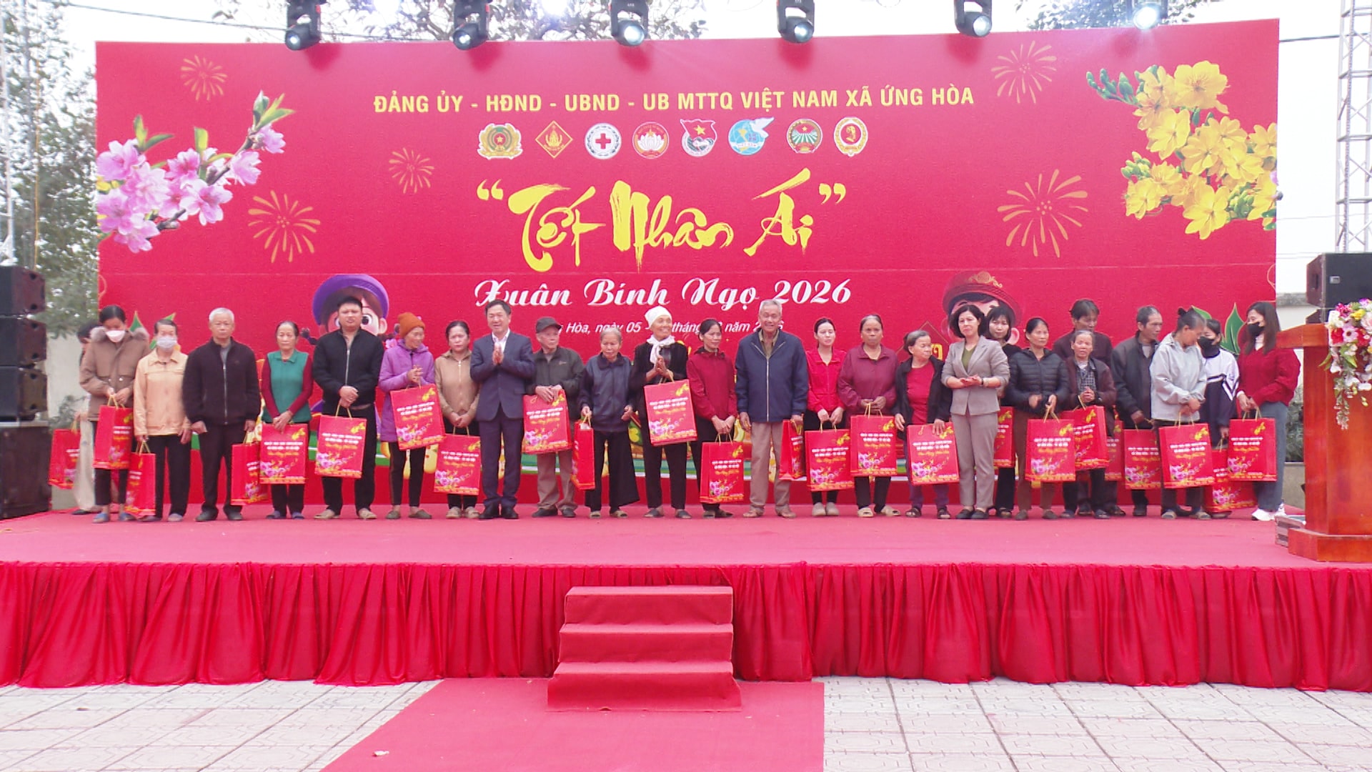 Trưởng ban Nội chính Thành ủy Hà Nội dự chương trình “Tết nhân ái” xuân Bính Ngọ 2026 tại xã Ứng Hòa- Ảnh 1.