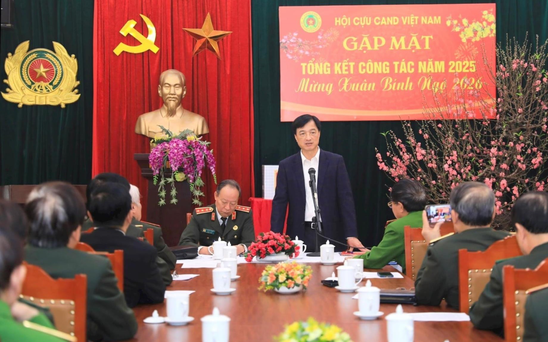 Bí thư Thành ủy Hà Nội Nguyễn Duy Ngọc phát biểu tại buổi gặp mặt