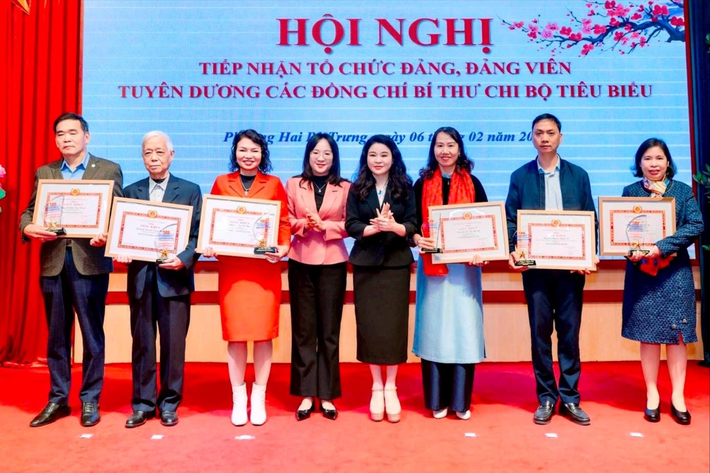 Đảng ủy phường Hai Bà Trưng tiếp nhận 4 tổ chức Đảng- Ảnh 1.