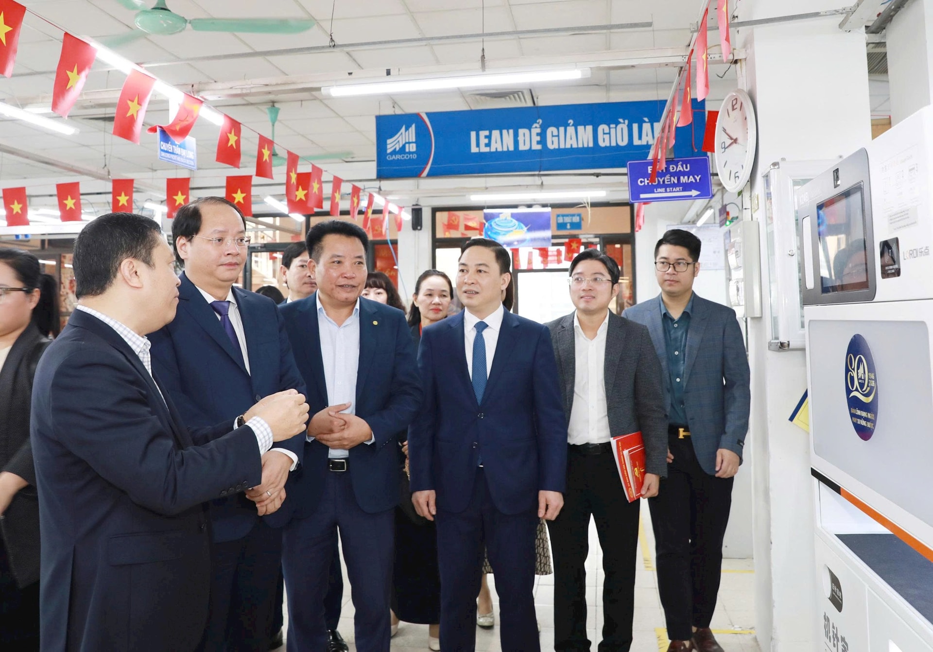 Trưởng ban Tuyên giáo và Dân vận Thành ủy Nguyễn Doãn Toản thăm, chúc mừng Hội Thánh Tin lành và Tổng công ty May 10- Ảnh 2.