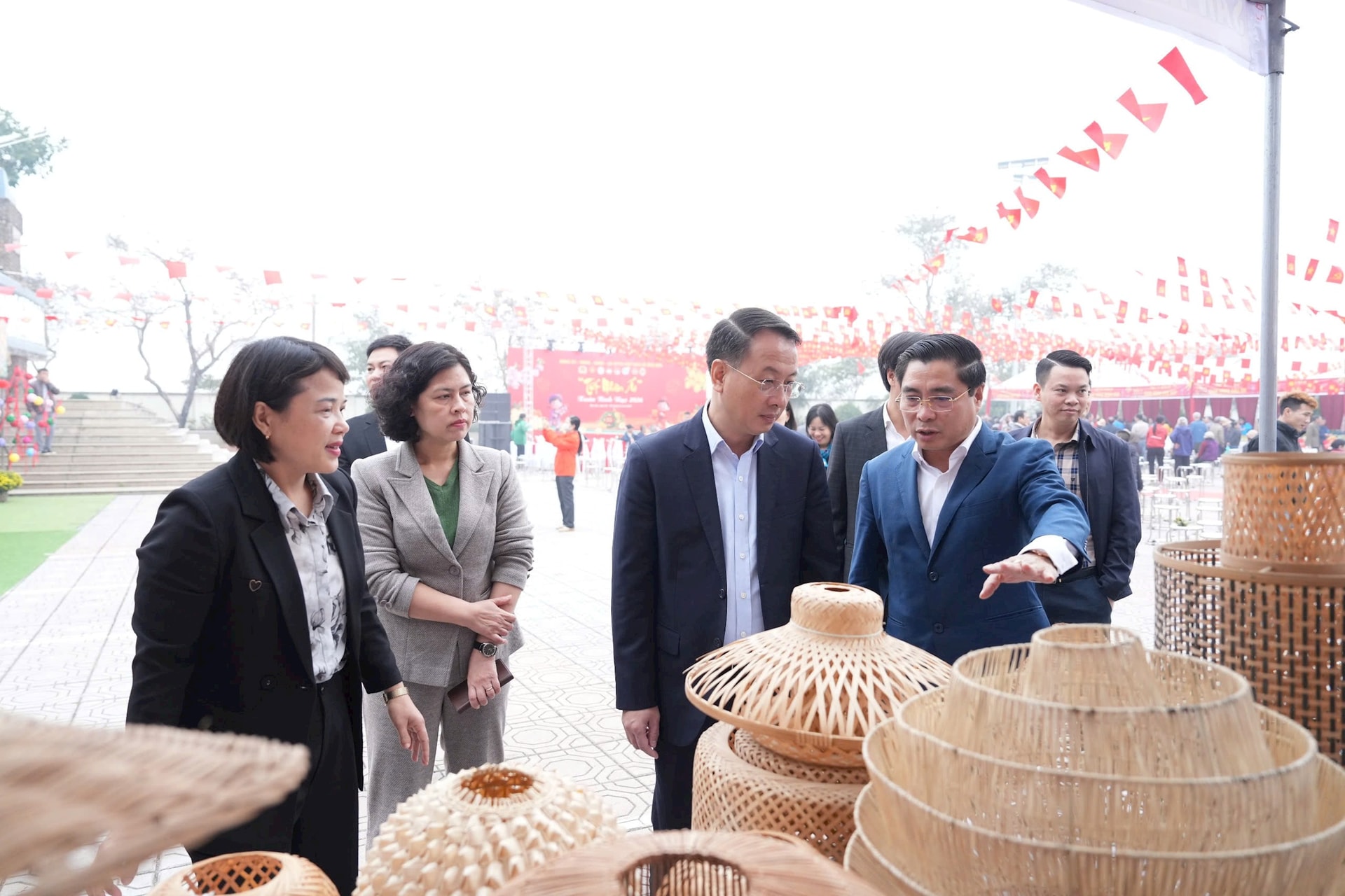 Trưởng ban Nội chính Thành ủy Hà Nội dự chương trình “Tết nhân ái” xuân Bính Ngọ 2026 tại xã Ứng Hòa- Ảnh 3.