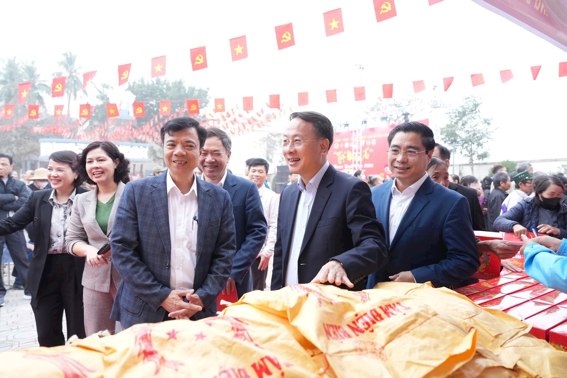 Trưởng ban Nội chính Thành ủy Hà Nội dự chương trình “Tết nhân ái” xuân Bính Ngọ 2026 tại xã Ứng Hòa- Ảnh 4.