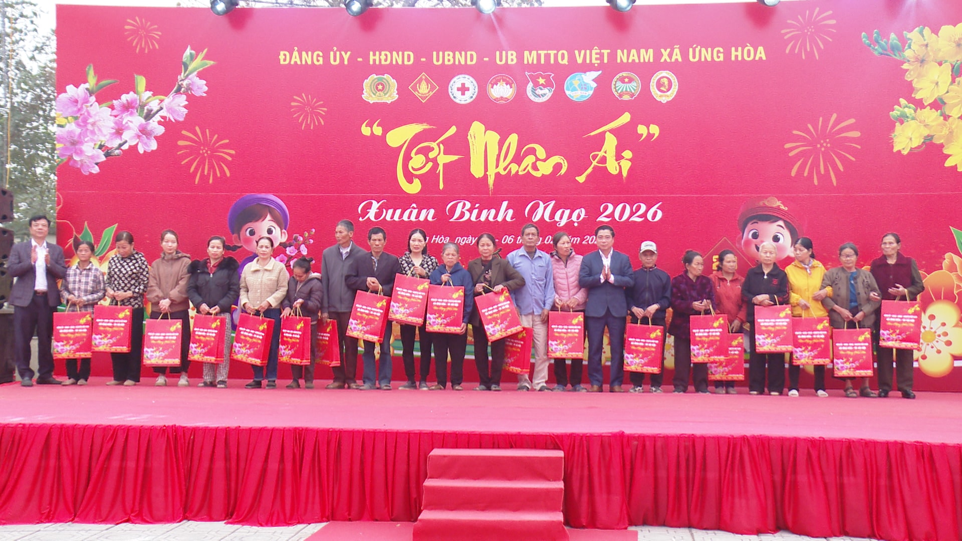 Trưởng ban Nội chính Thành ủy Hà Nội dự chương trình “Tết nhân ái” xuân Bính Ngọ 2026 tại xã Ứng Hòa- Ảnh 2.