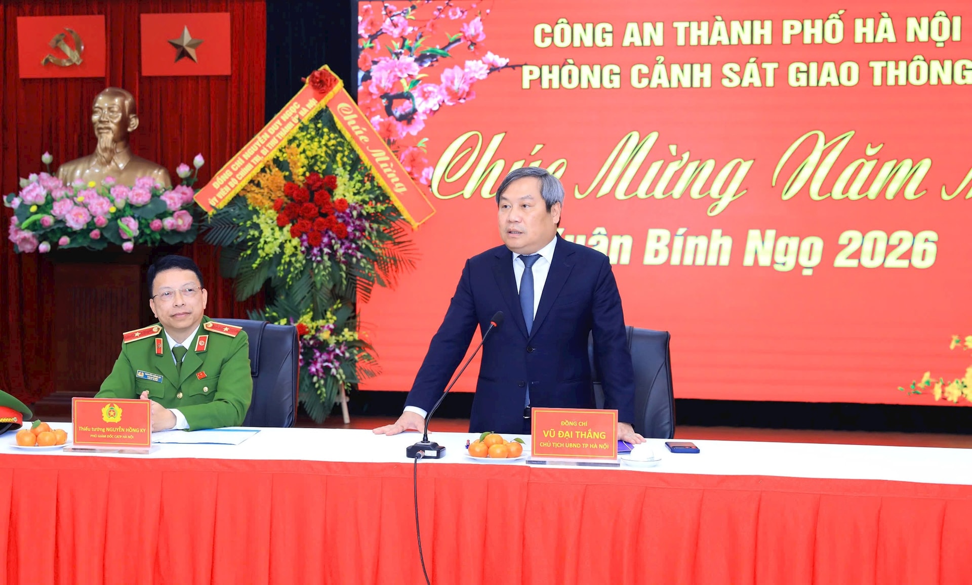 Chủ tịch UBND Thành phố Vũ Đại Thắng thăm, chúc Tết lực lượng Cảnh sát giao thông Thủ đô- Ảnh 2.
