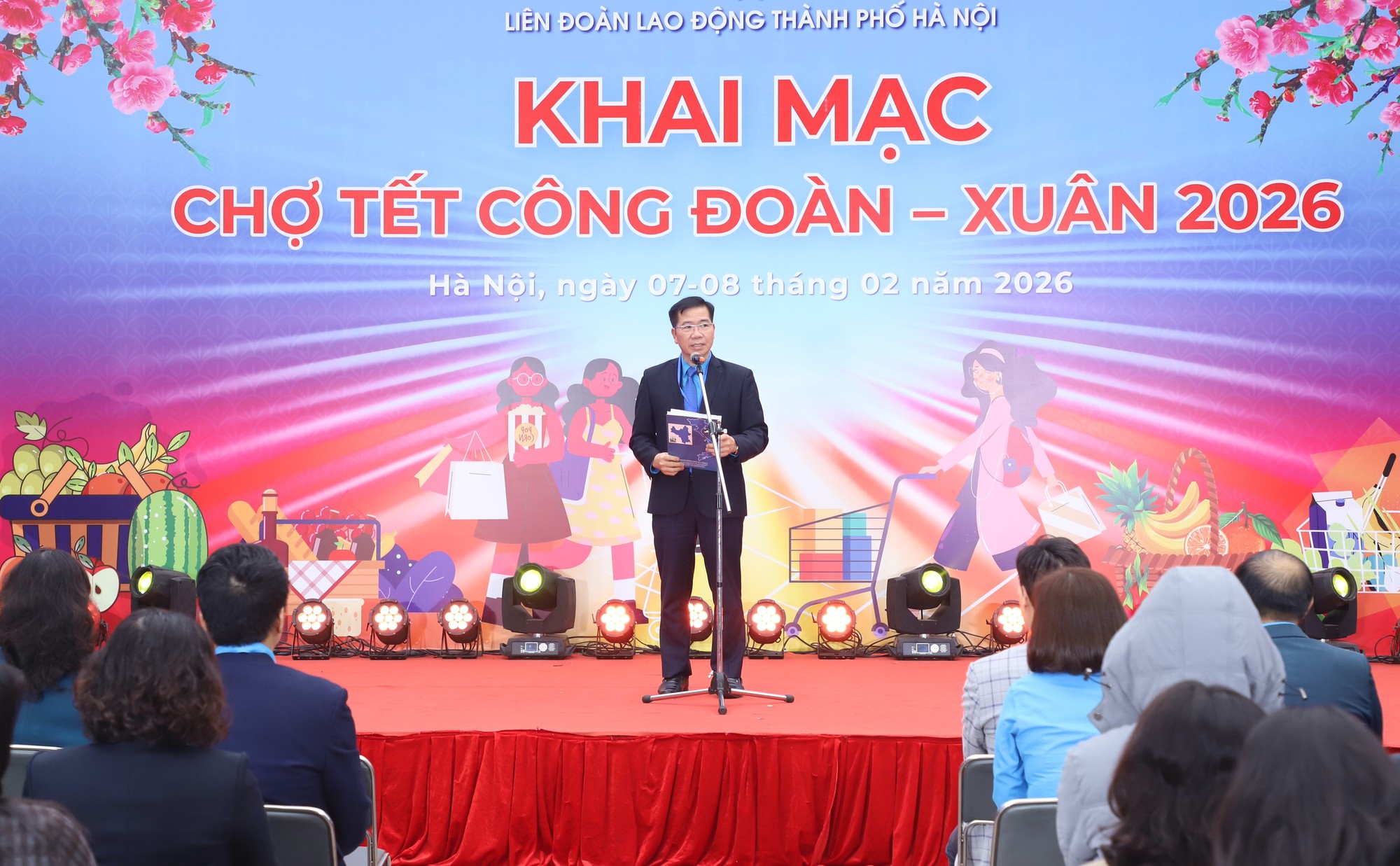 Khai mạc chương trình “Chợ Tết Công đoàn - Xuân 2026”- Ảnh 1.