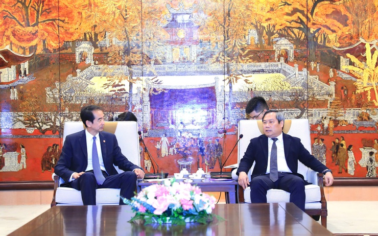 Hanoi chairman receives Chinese ambassador to discuss urban cooperation and development prospects- Ảnh 2.