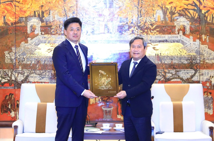Hanoi chairman meets CRRC Dalian to expand railway cooperation opportunities- Ảnh 2.