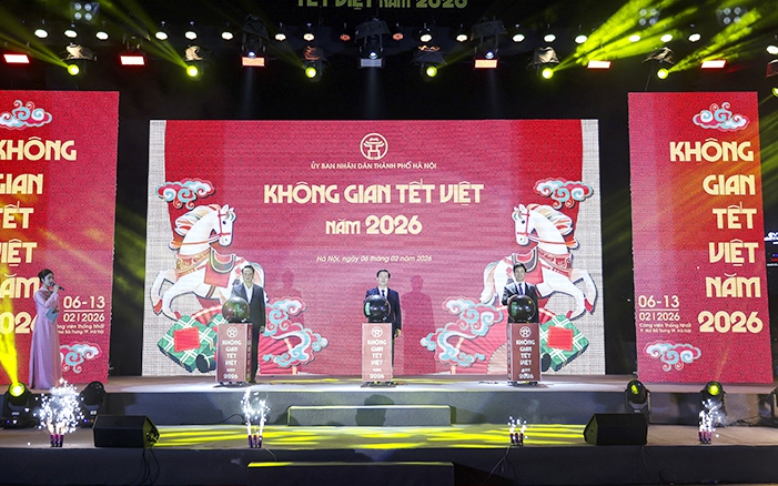 Các đại biểu bấm nút khai mạc Chương trình