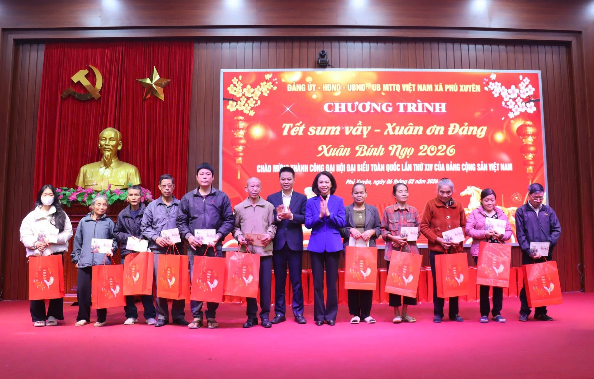 Chương trình “Tết sum vầy - Xuân ơn Đảng” tại Phú Xuyên ấm lòng các gia đình có hoàn cảnh khó khăn- Ảnh 5.