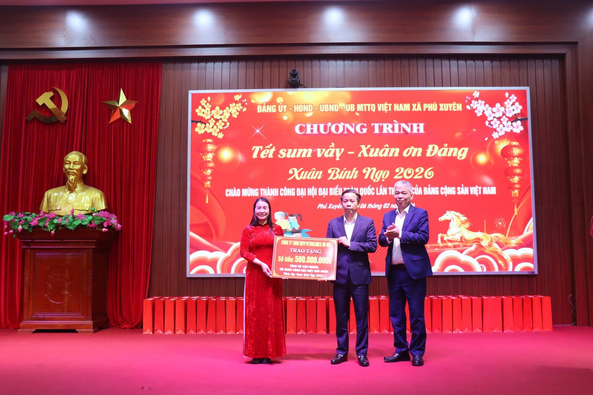 Chương trình “Tết sum vầy - Xuân ơn Đảng” tại Phú Xuyên ấm lòng các gia đình có hoàn cảnh khó khăn- Ảnh 3.