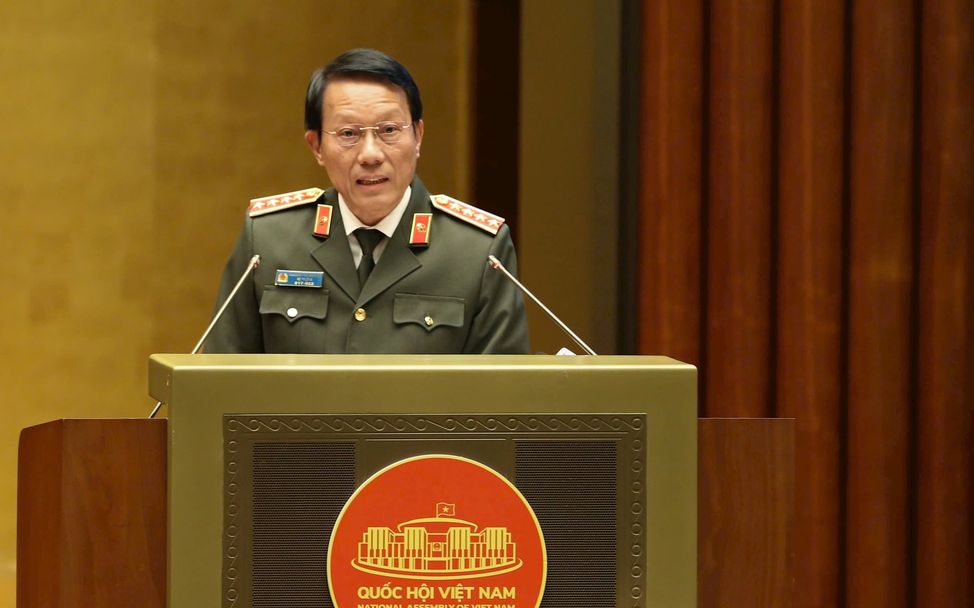 Đại tướng Lương Tam Quang trình bày chuyên đề: “Tư duy, nhận thức mới về an ninh quốc gia của Đại hội XIX”. Ảnh Nhật Nam