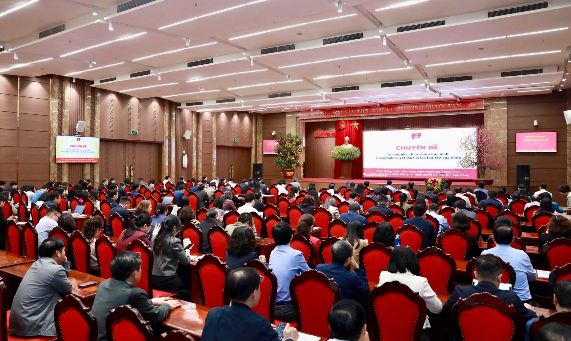 Xác lập quan điểm an ninh toàn diện, xuyên suốt mọi lĩnh vực phát triển đất nước- Ảnh 1.