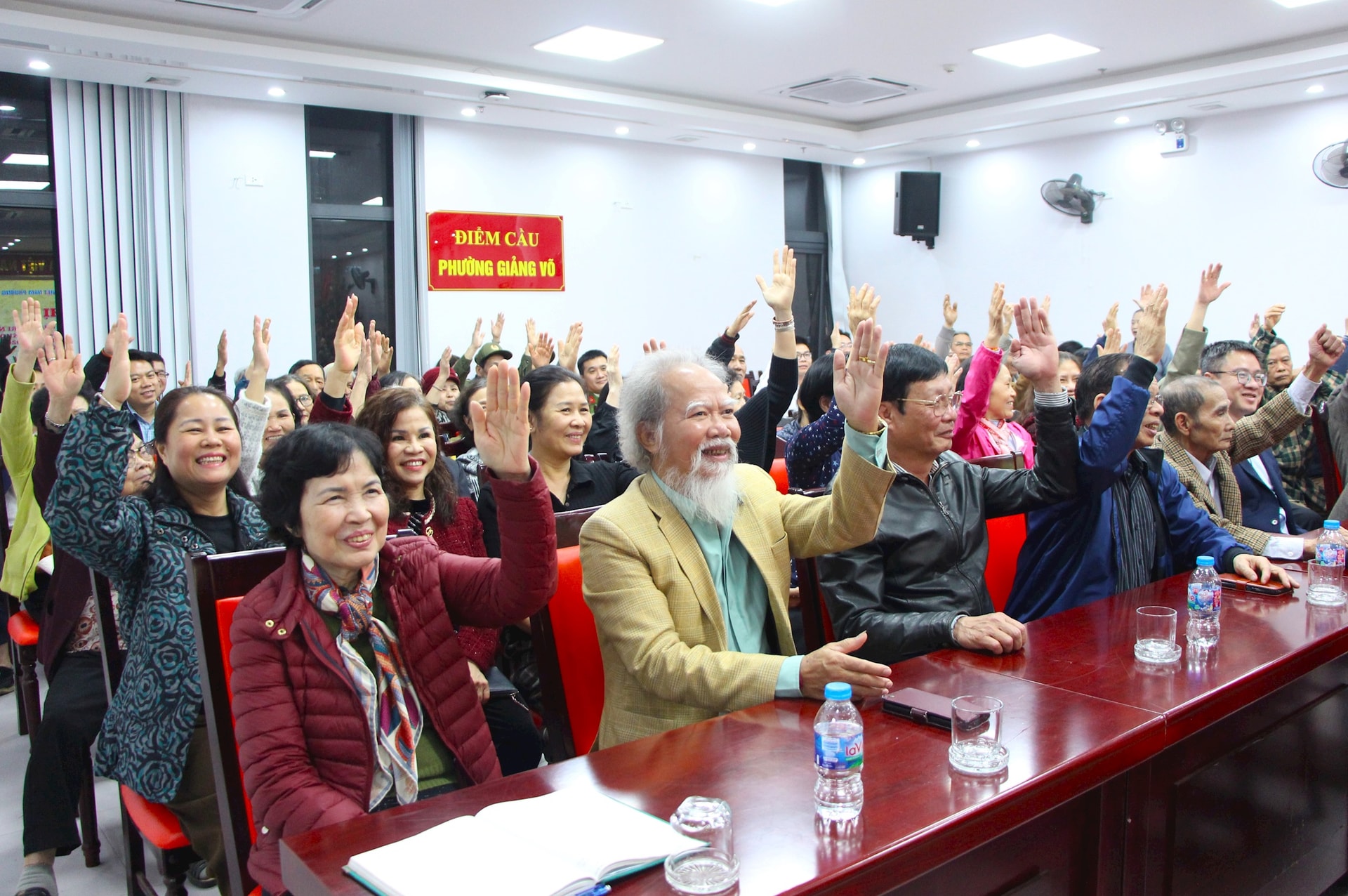 100% cử tri nơi cư trú nhất trí giới thiệu đồng chí Vũ Đại Thắng ứng cử đại biểu HĐND Thành phố- Ảnh 4.