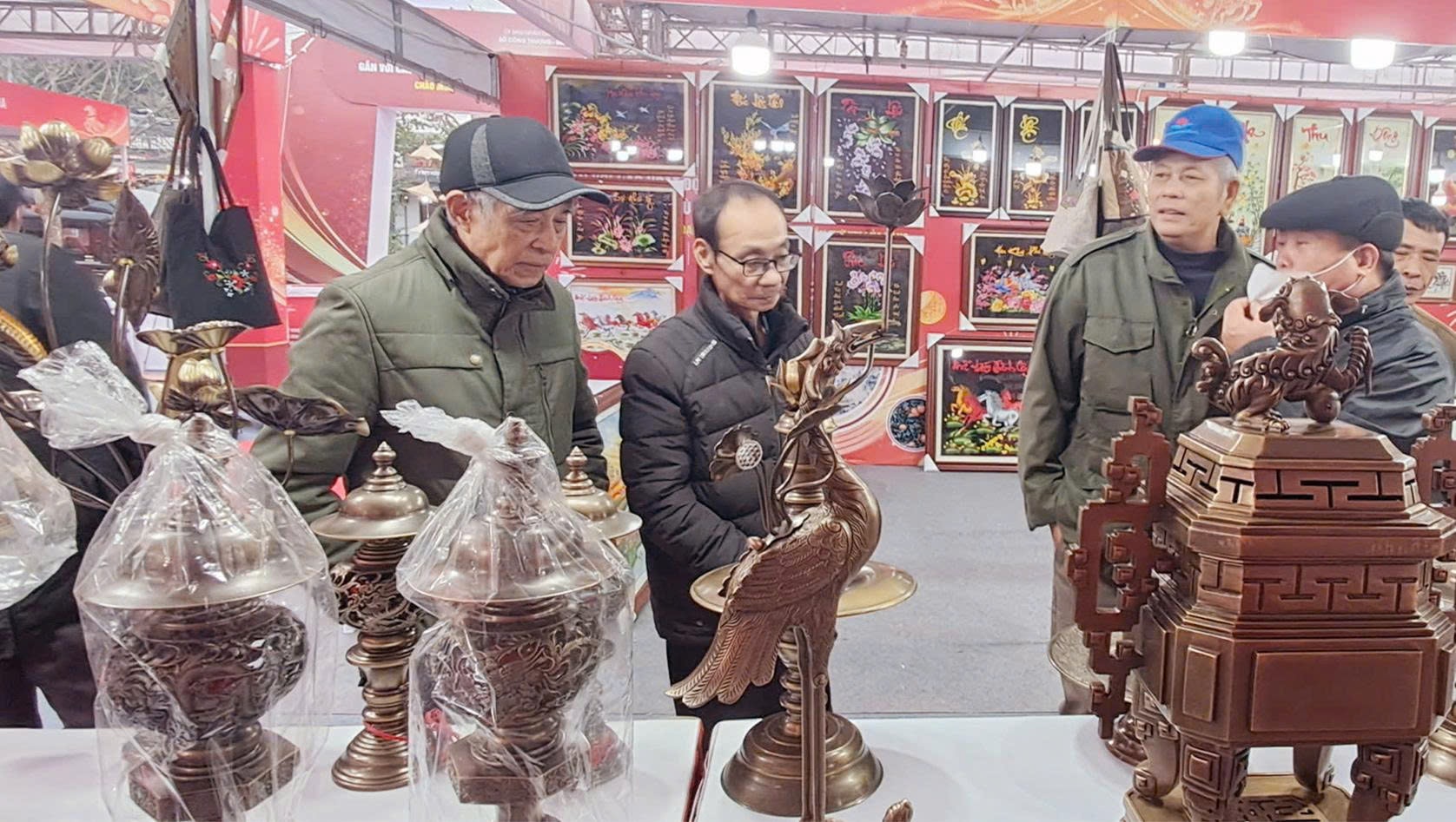 Khai mạc “Triển lãm các sản phẩm, mẫu thiết kế hàng thủ công mỹ nghệ mới, sáng tạo gắn với các hoạt động phục vụ Xuân Bính Ngọ 2026”- Ảnh 1.