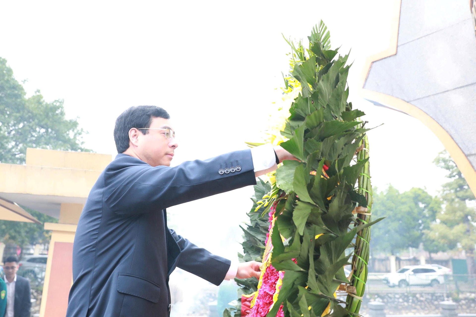 Phường Yên Sở dâng hương tưởng niệm các Anh hùng liệt sĩ- Ảnh 1.