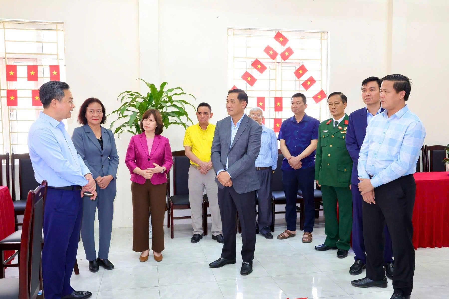 Trưởng ban Tổ chức Thành ủy Hà Nội Hà Minh Hải kiểm tra công tác chuẩn bị bầu cử tại xã Thư Lâm- Ảnh 5.