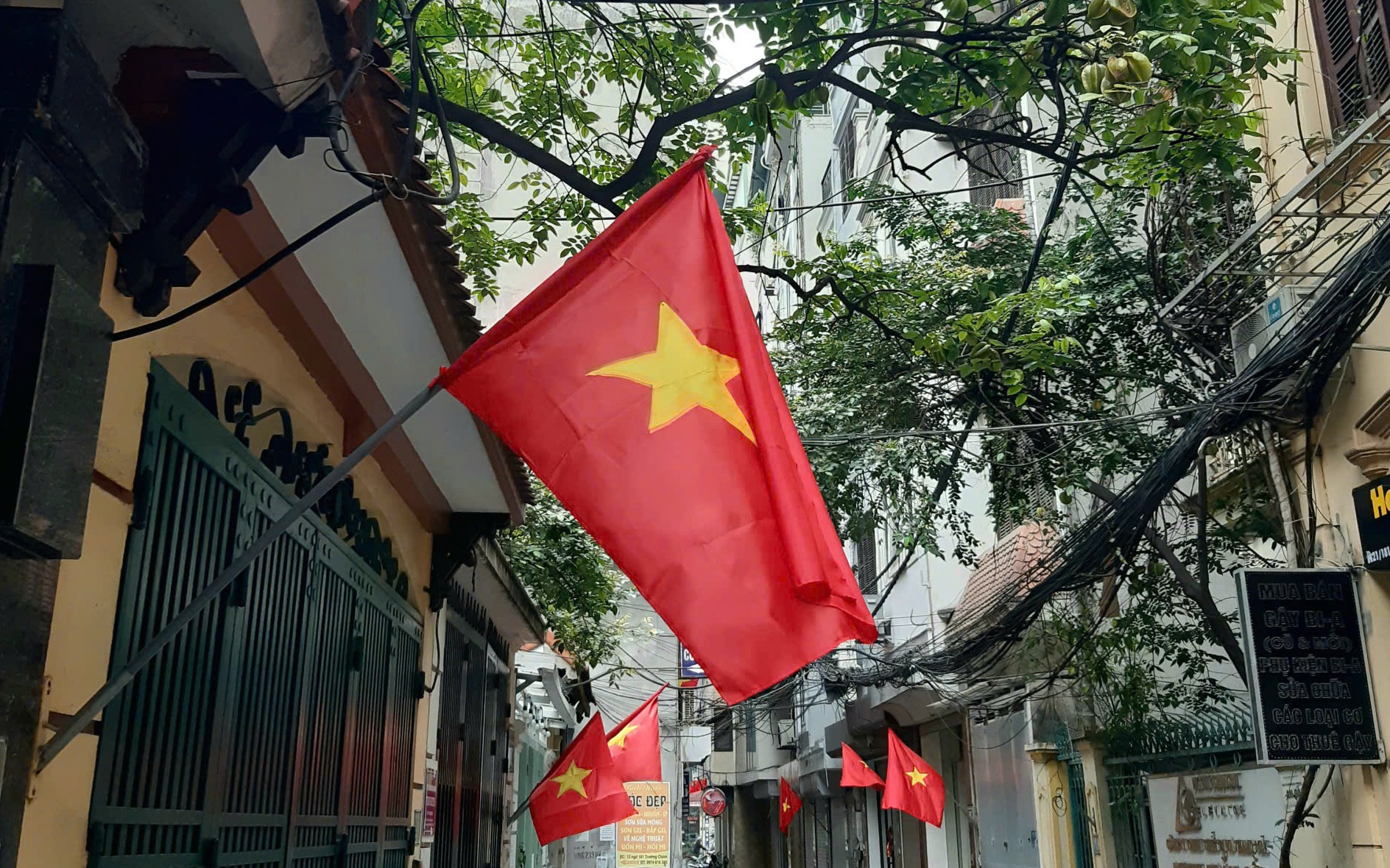 Treo cờ Tổ quốc chào mừng Ngày bầu cử đại biểu Quốc hội khóa XVI và đại biểu HĐND các cấp nhiệm kỳ 2026 – 2031