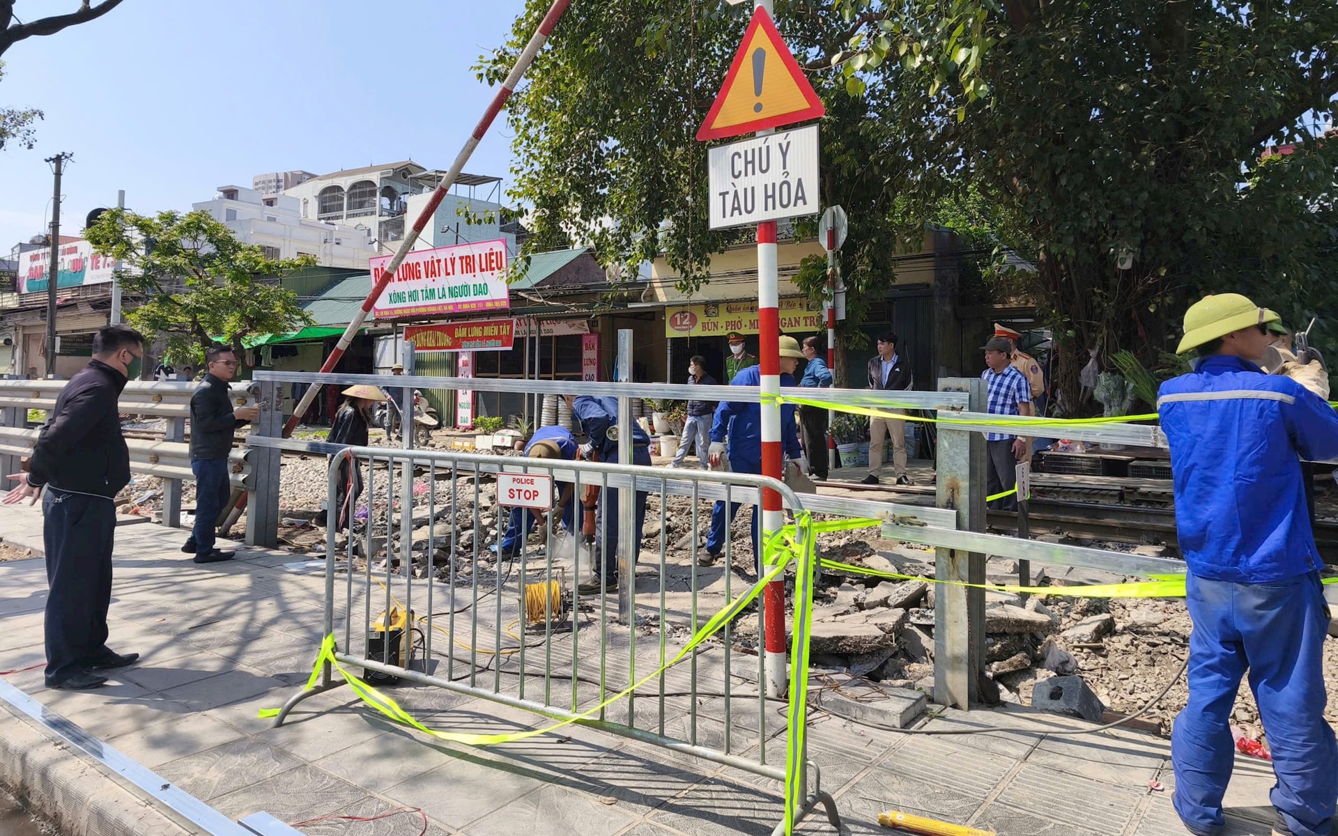 UBND phường Hoàng Liệt phối hợp với các đơn vị liên quan xóa bỏ 5 lối đi tự mở trên địa bàn