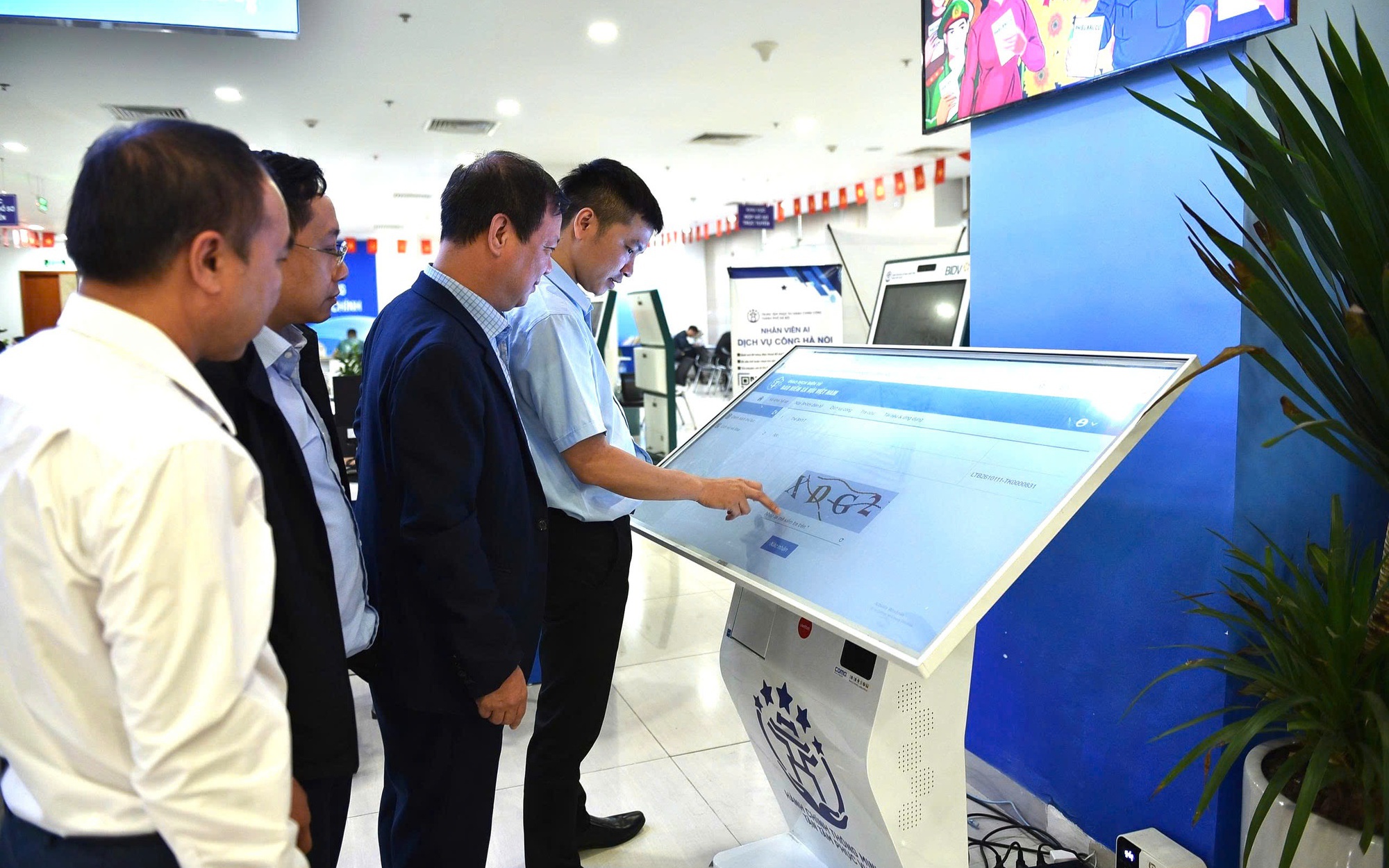 Việc đưa các thủ tục BHXH, BHYT lên môi trường số không chỉ giúp giảm thời gian, chi phí thực hiện thủ tục cho người dân, doanh nghiệp mà còn góp phần nâng cao tính công khai, minh bạch trong giải quyết thủ tục hành chính. 