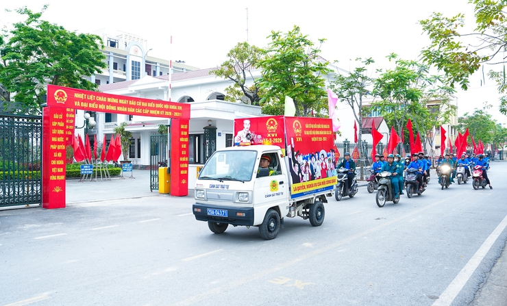 Xã Quốc Oai: Ra quân tổng vệ sinh môi trường và tuyên truyền lưu động chào mừng ngày hội toàn dân- Ảnh 9.