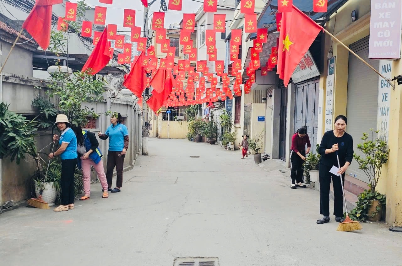 Phường Lĩnh Nam: Đồng loạt tổng vệ sinh môi trường chào mừng ngày bầu cử- Ảnh 2.