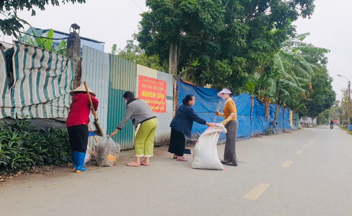 Phường Lĩnh Nam: Đồng loạt tổng vệ sinh môi trường chào mừng ngày bầu cử- Ảnh 3.