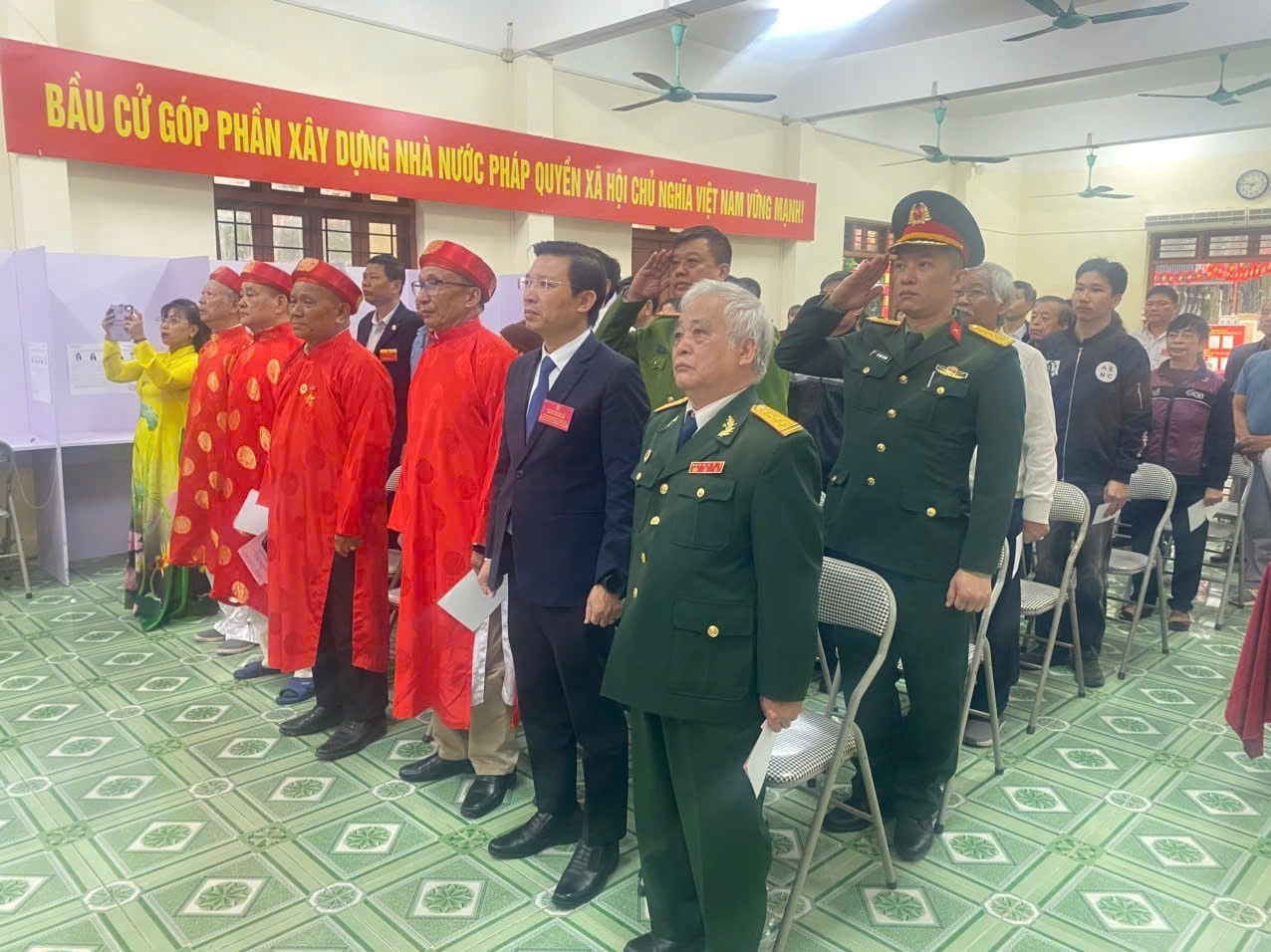 Hơn 38.000 cử tri phường Hoàng Liệt thực hiện quyền và nghĩa vụ công dân- Ảnh 2.