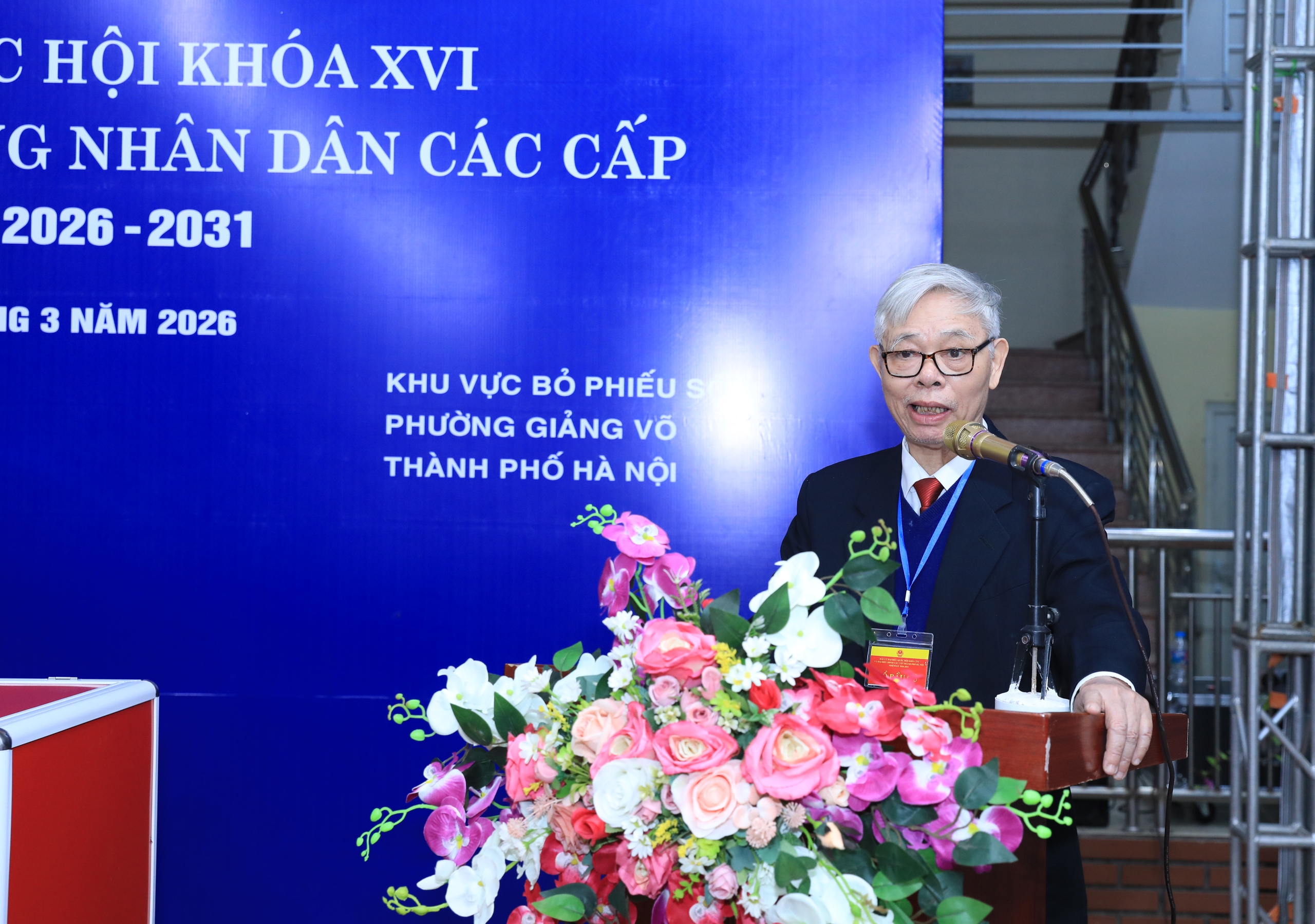 Hà Nội: Cử tri phường Giảng Võ phấn khởi đi bỏ phiếu thực hiện quyền và nghĩa vụ công dân- Ảnh 4.