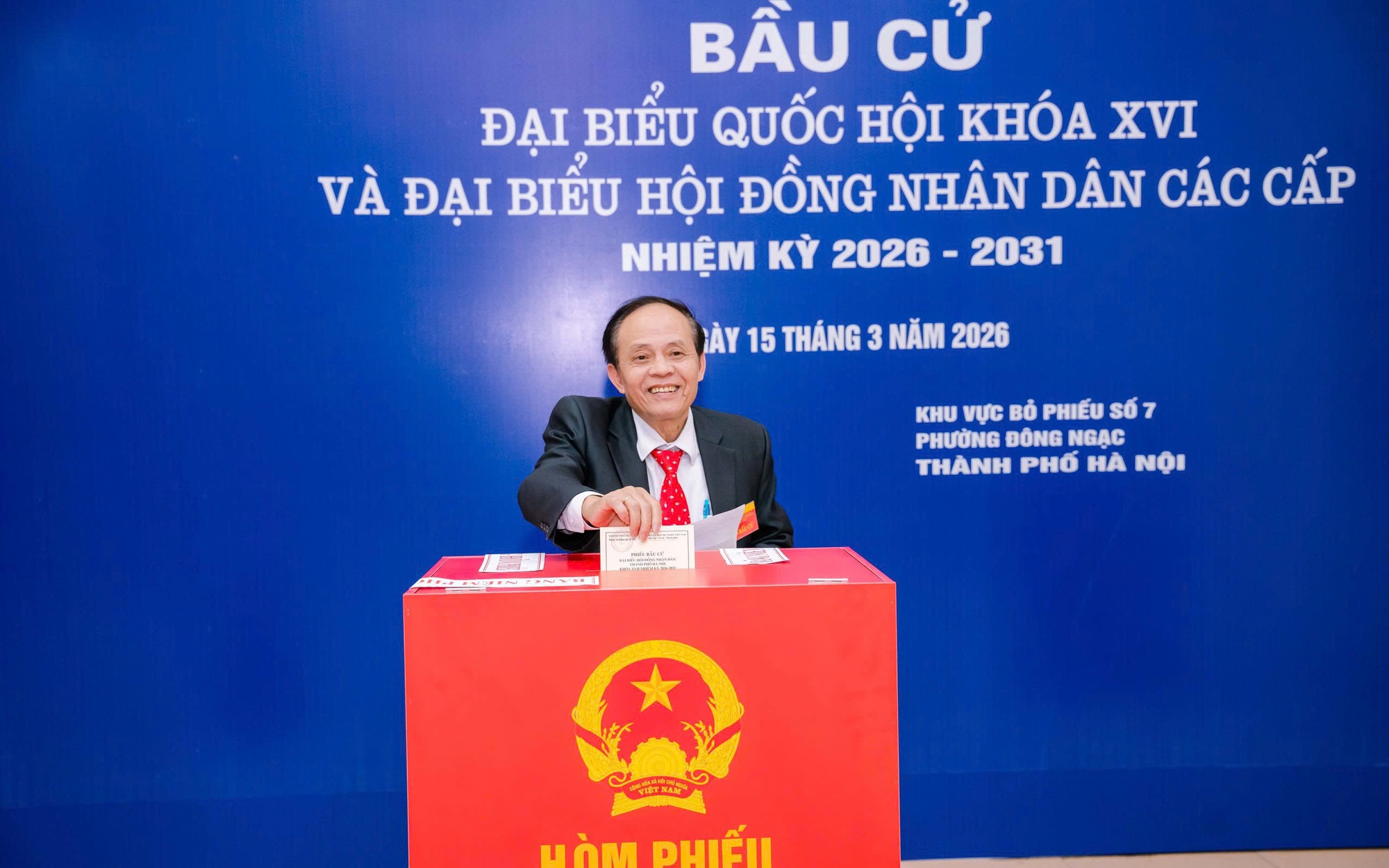 Cử tri phường Đông Ngạc hào hứng đi bỏ phiếu