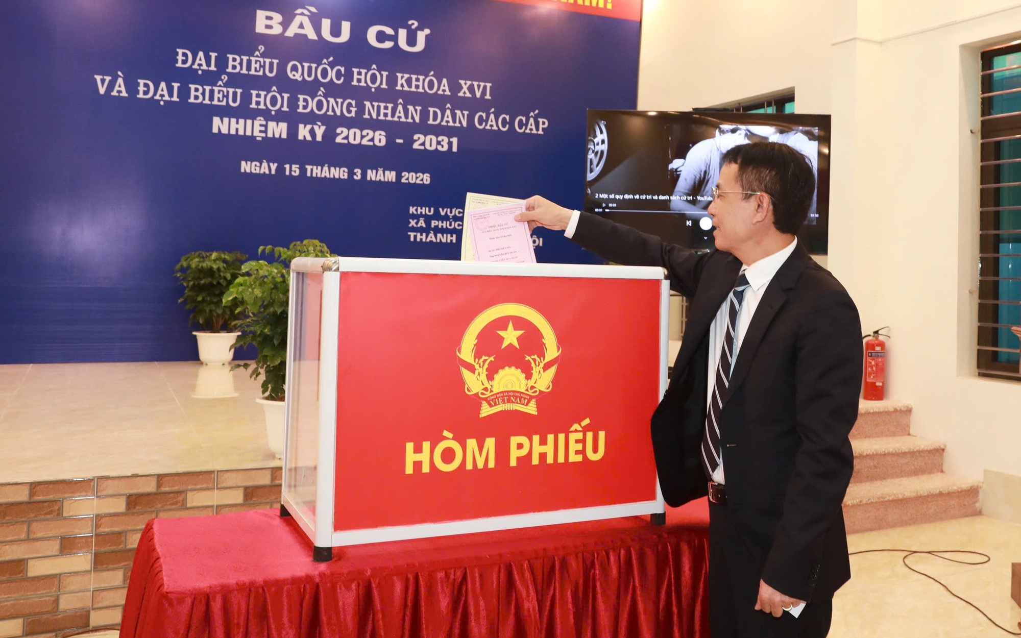 Phó Bí thư Thường trực Thành ủy Nguyễn Trọng Đông bỏ phiếu bầu