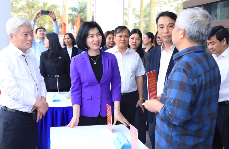 Hanoi election chief inspects polling preparations and voter readiness in Dai Mo ward- Ảnh 3.