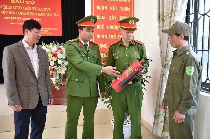 Công an Thành phố bảo vệ tuyệt đối an ninh, an toàn cuộc bầu cử- Ảnh 2.